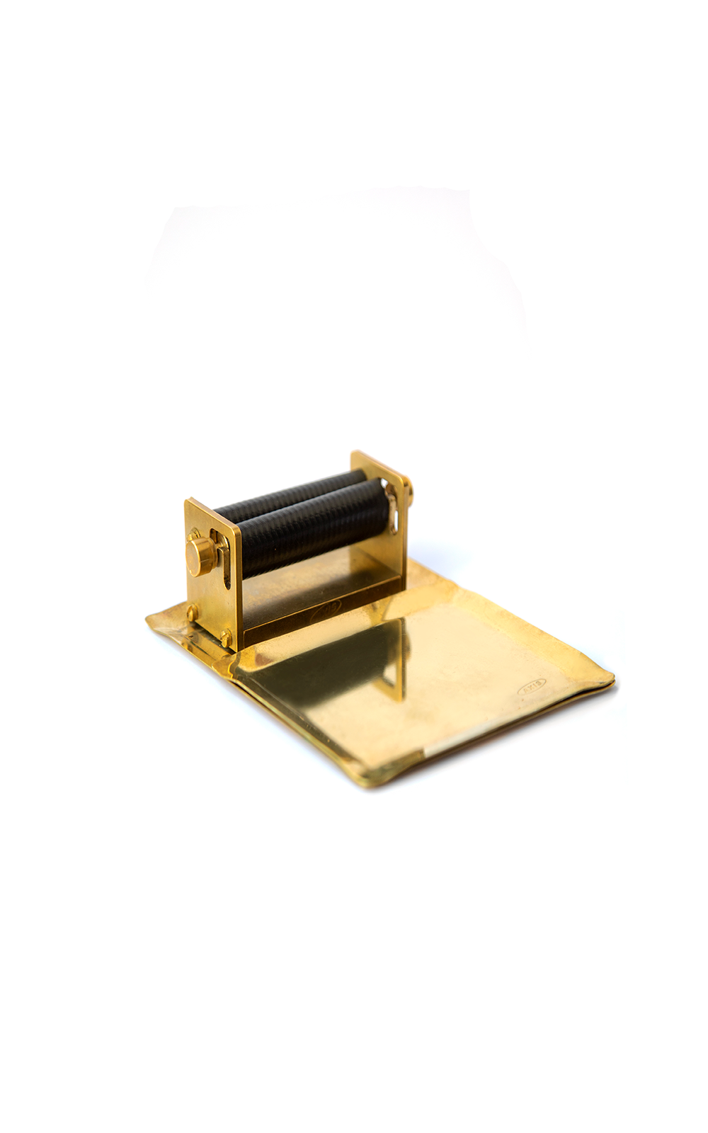 AXIS Smoking Products are elegant and sophisticated smoking accessories for smoking enthusiasts and connoisseurs. Our products are made from 100% Polished Brass and Tempered Stainless Steel.